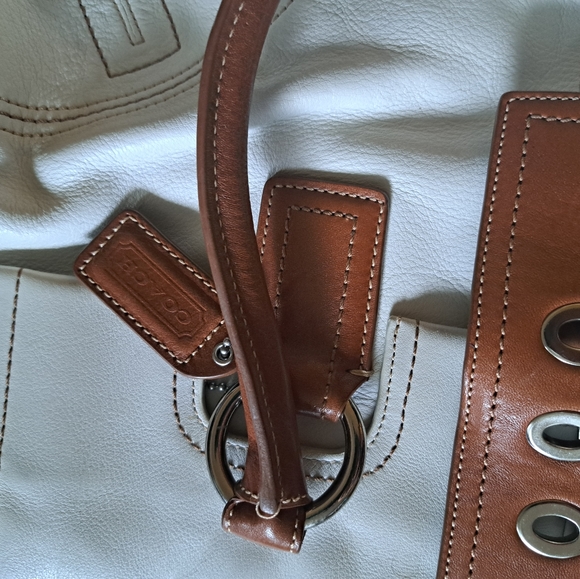 White Coach purse - Picture 3 of 5